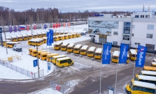 Большая отгрузка 53 новых школьных автобусов