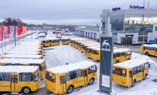 Большая отгрузка 53 новых школьных автобусов