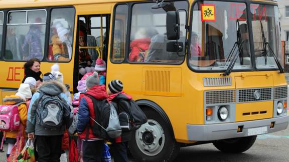Посадка детей в автобус